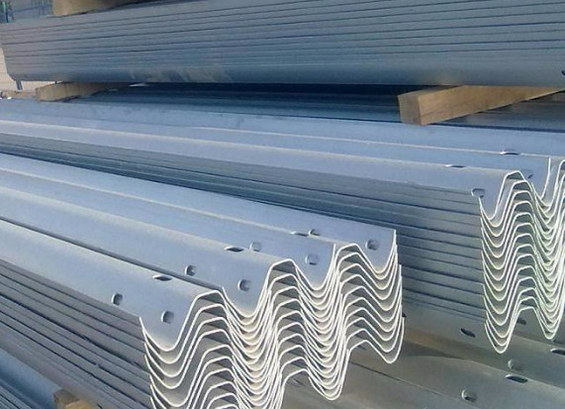 高速公路波形護欄的優(yōu)勢以及彎道設計安裝