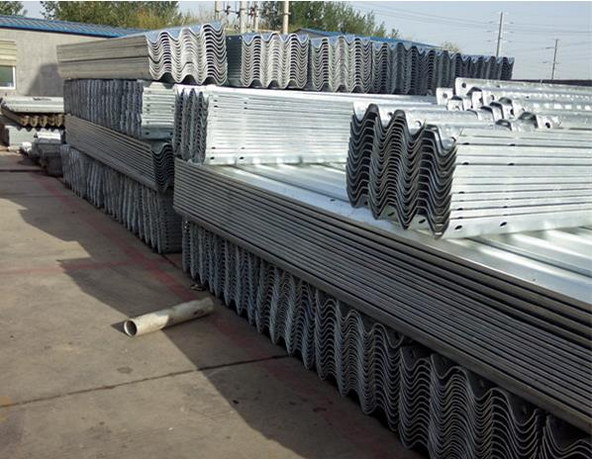 鍍鋅護(hù)欄板