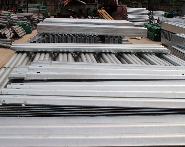 鍍鋅護(hù)欄板