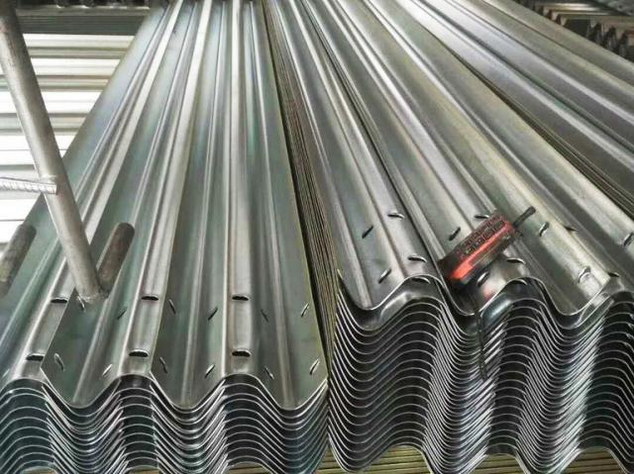 鍍鋅護(hù)欄板